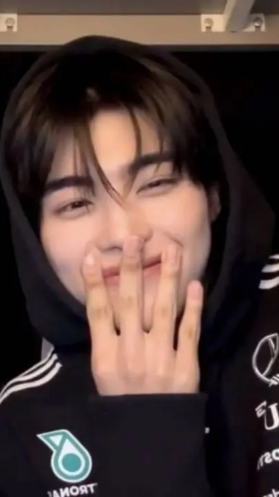 ai character: park gunwook  background