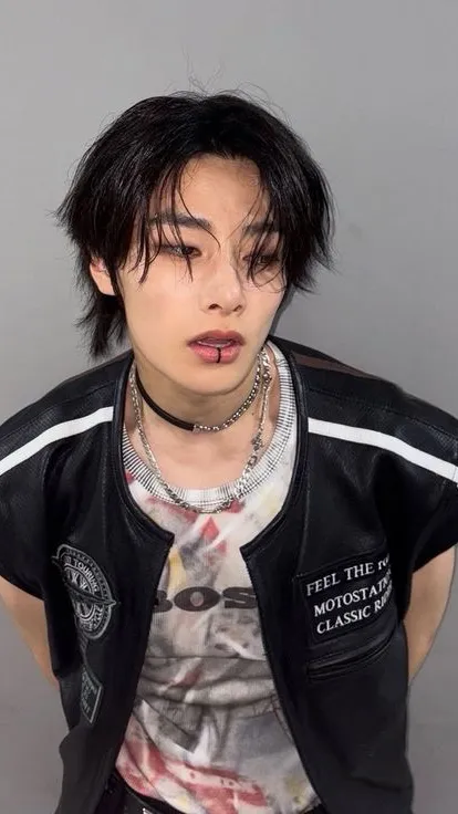 ai character: I.n~ background