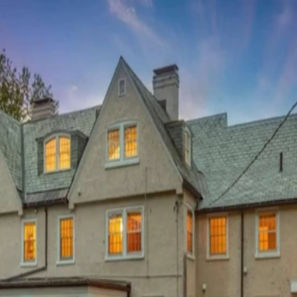 chat with ai character: beasts in my house