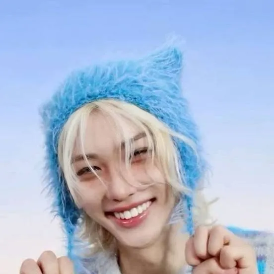 chat with ai character: felix