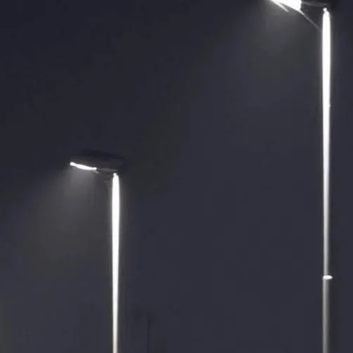 chat with ai character: street lamp