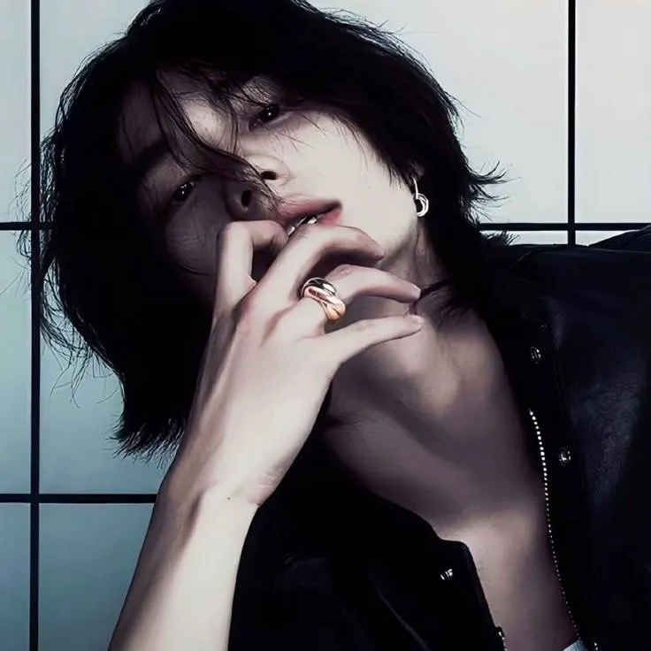 chat with ai character: hyunjin 