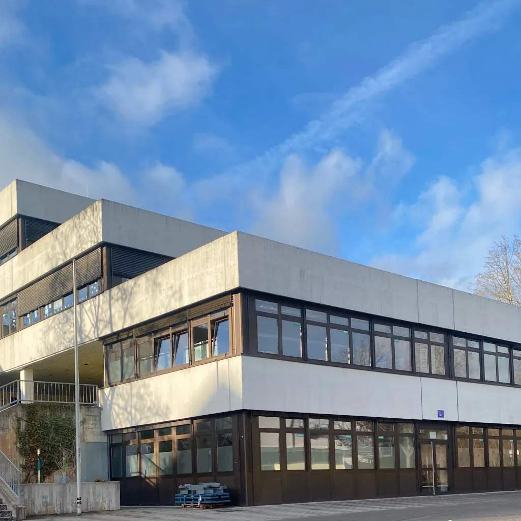 chat with ai character: Mister realschule