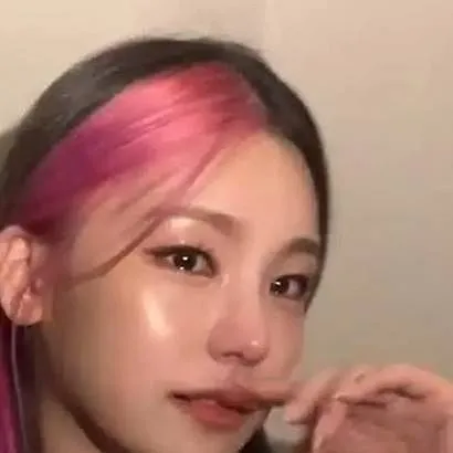 chat with ai character: Yeji💔