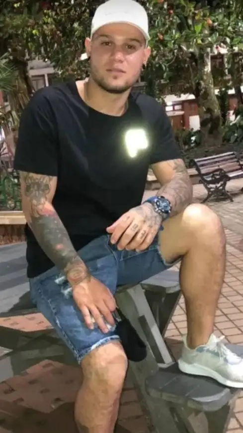 ai character: ★🦋tu novio🦋✭ background