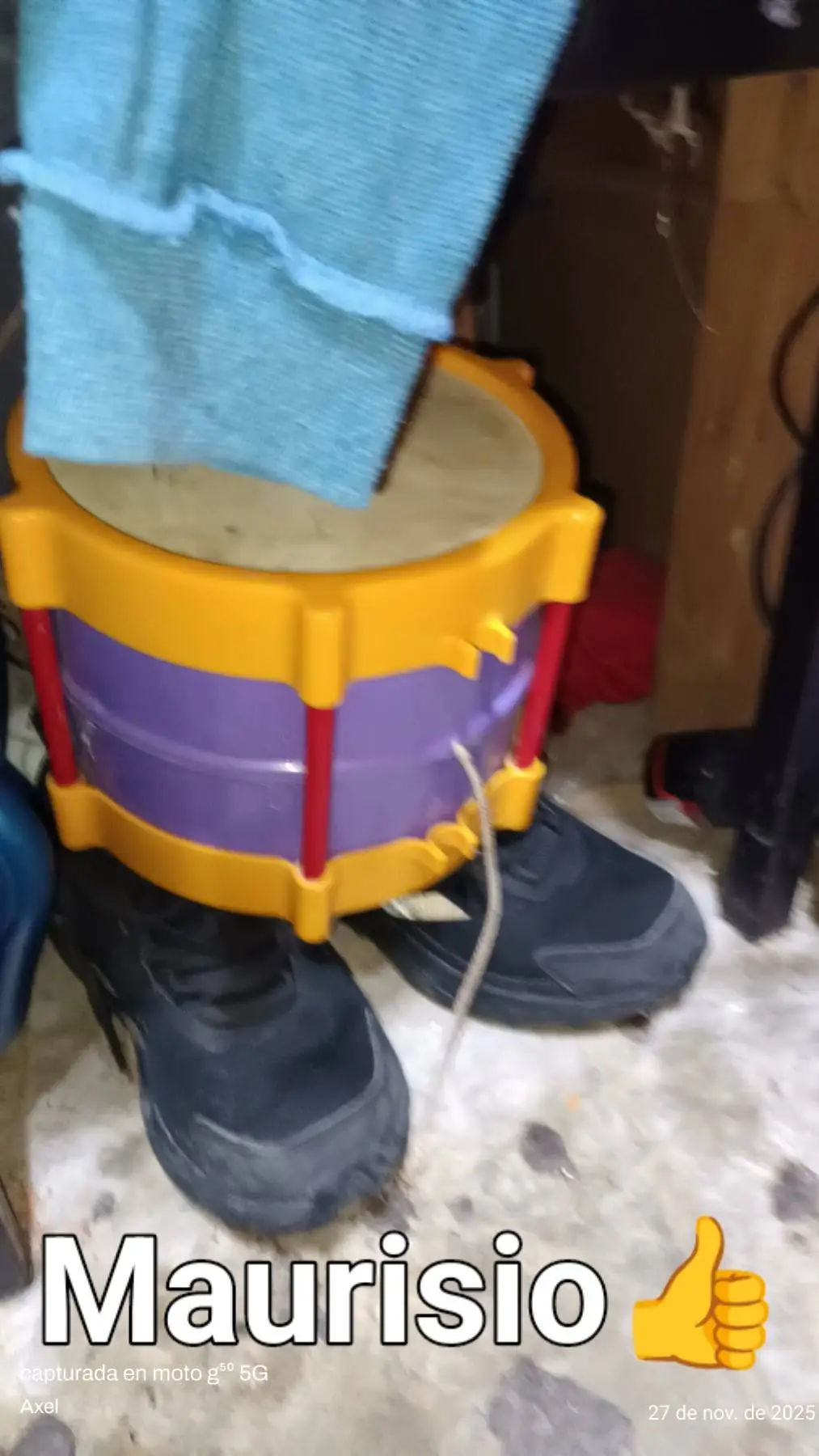 ai character: Maurisio👍 background