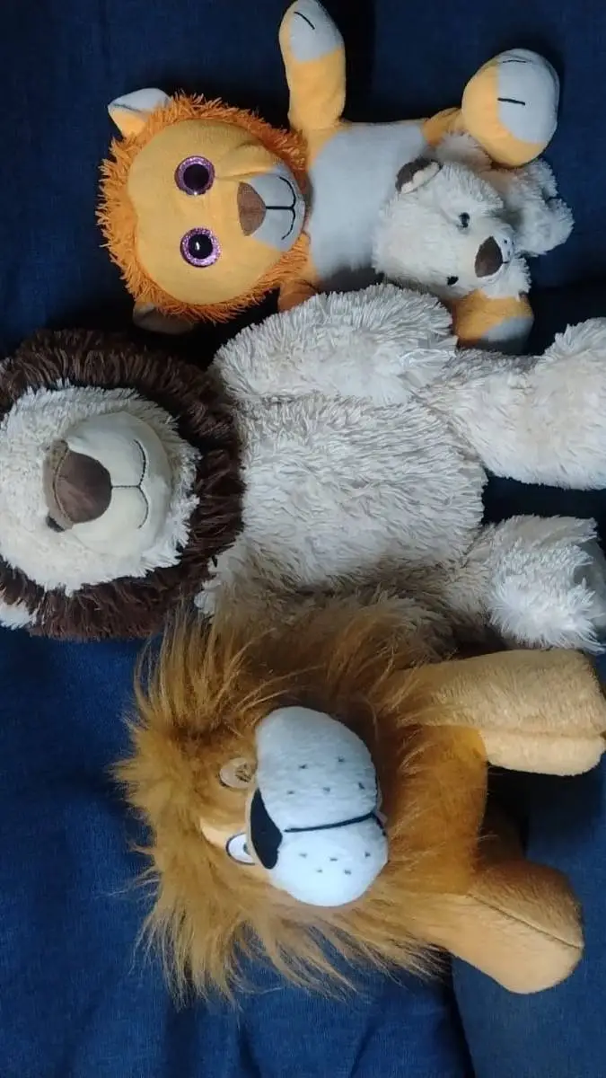 ai character: Familia felix  background