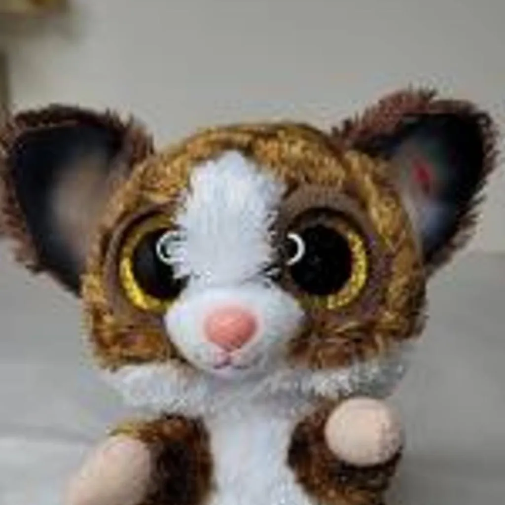 chat with ai character: Comilon