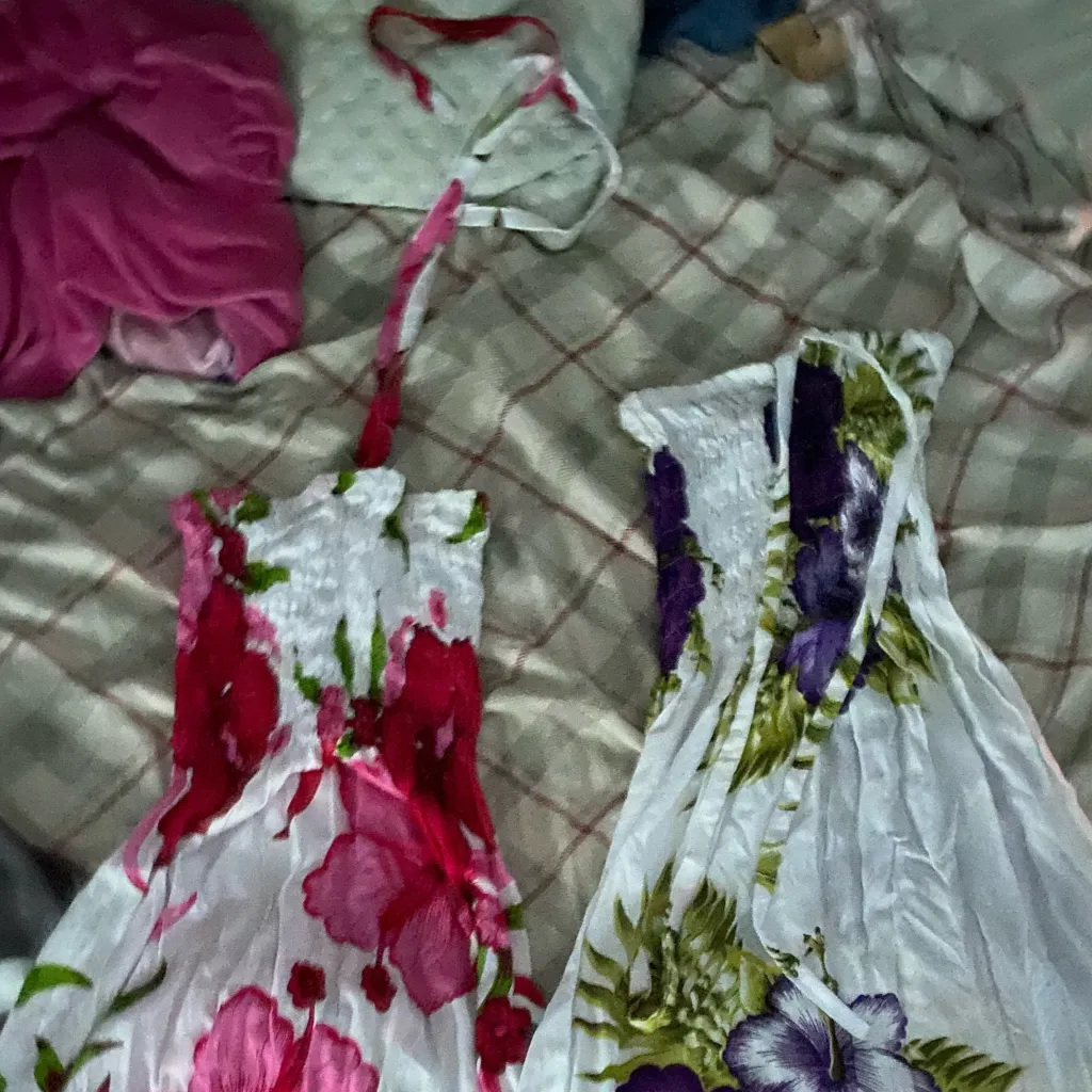 chat with ai character: Birthday dresses