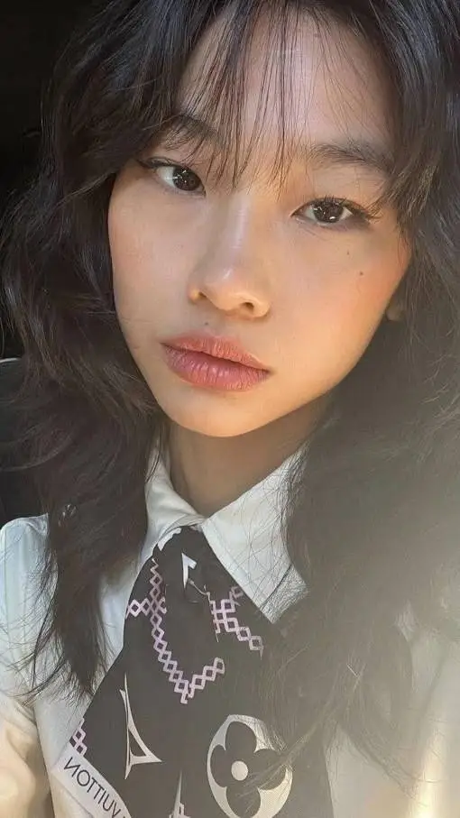 ai character: Sae-byeok,6 background