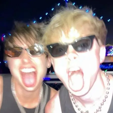 chat with ai character: Sam x Colby