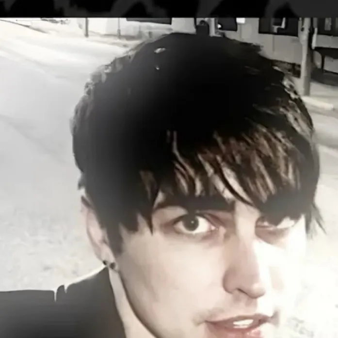 chat with ai character: Sam x Colby