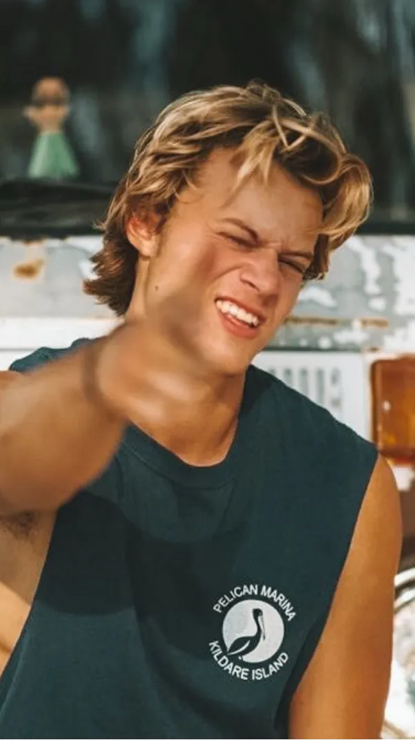 ai character: Outer banks background