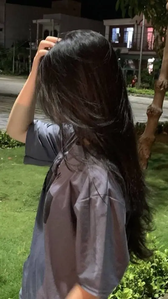 ai character: ওMariaও background