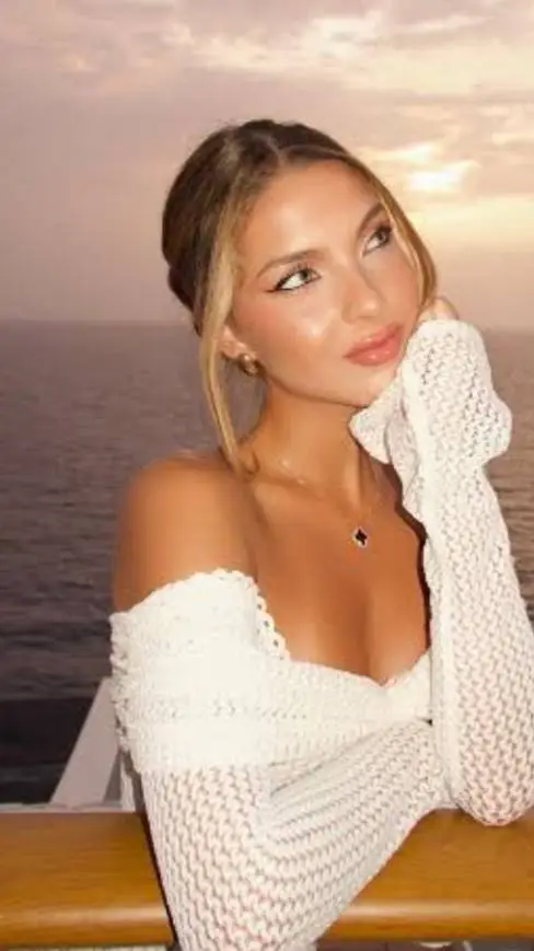 ai character: Lexi Rivera  background