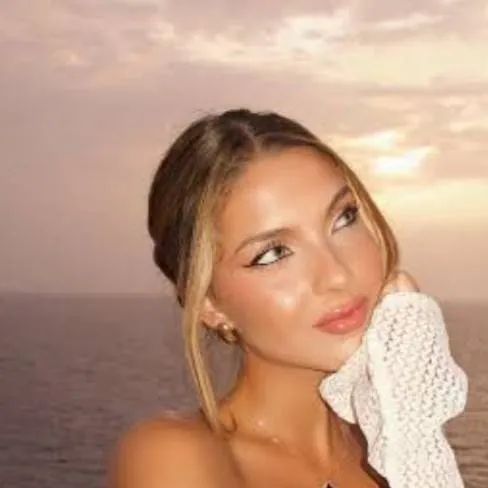 chat with ai character: Lexi Rivera 