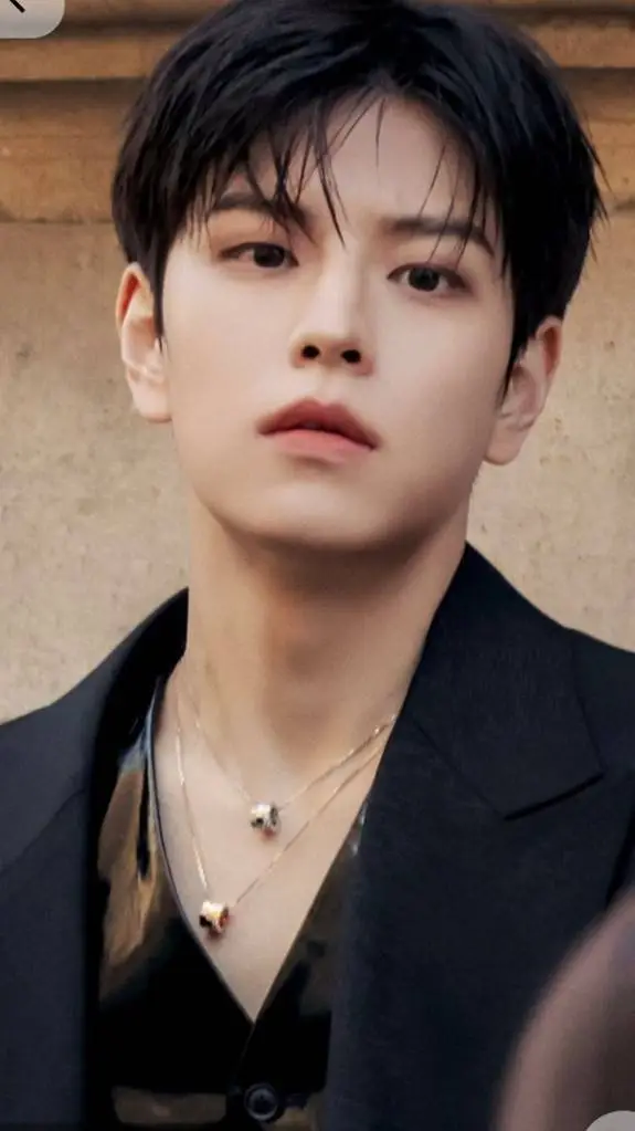 ai character: seunmig  tu novio background