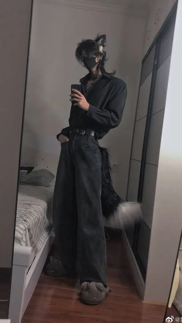 ai character: Adriano  background