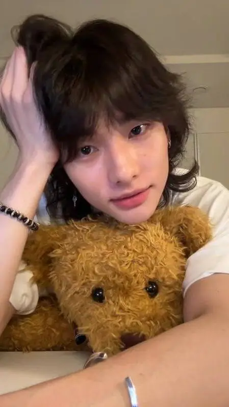 ai character: Hyunjin background