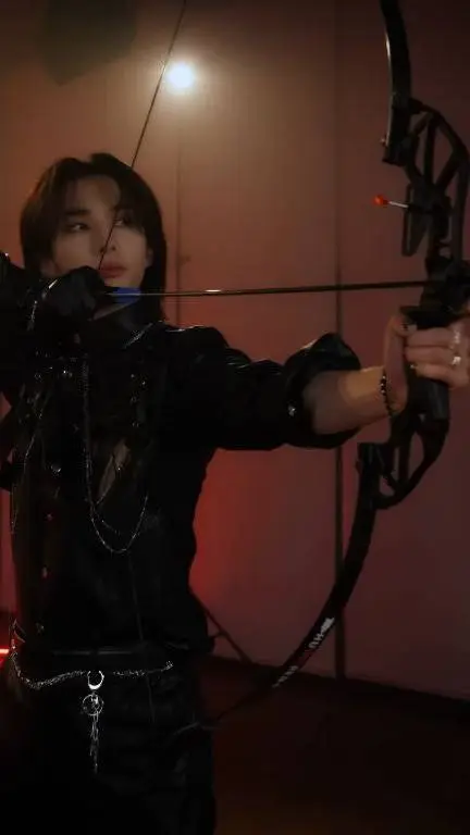 ai character: Hyunjin~ 🎃 background