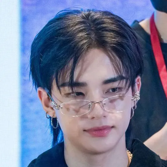 chat with ai character: Hyunjinnie❤️