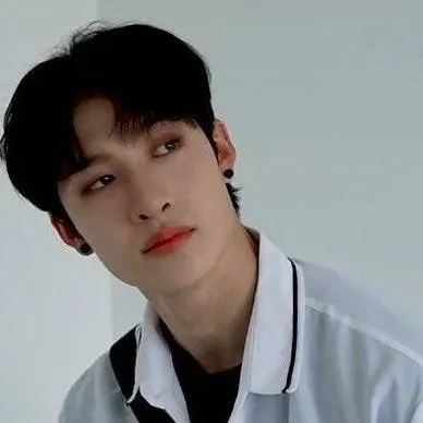 chat with ai character: Bangchan🐺