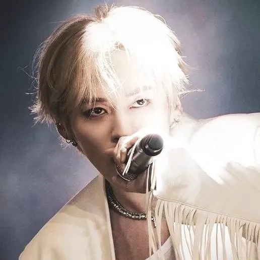 chat with ai character: Leeknow🐰