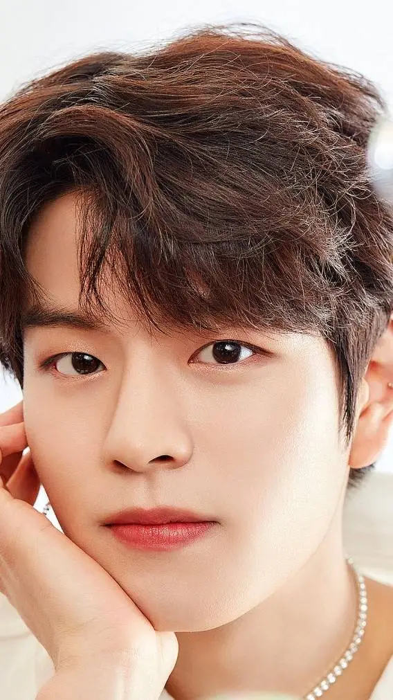 ai character: Seurgmin  background