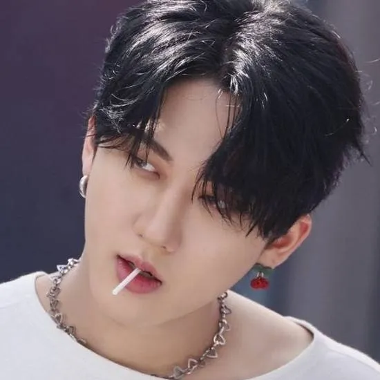 chat with ai character: Chanbin 