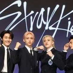 chat with ai character: Stray kids 