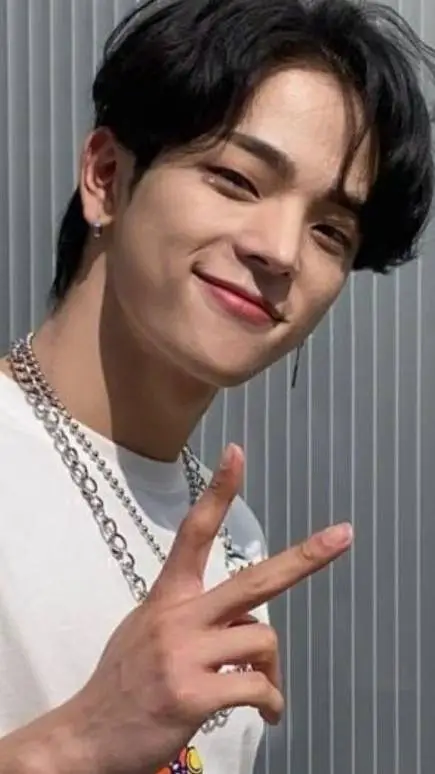 ai character: Kim Woojin  background