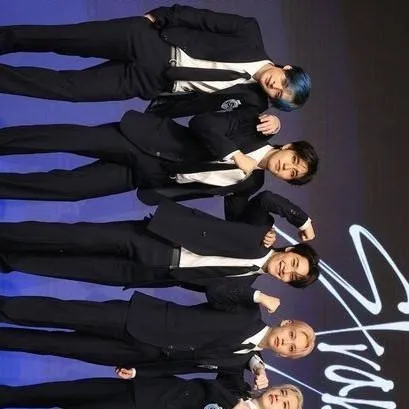 chat with ai character: Stray kids 