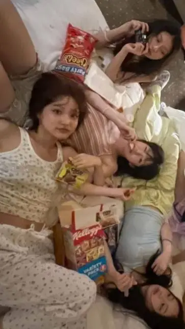 ai character: girl friend group background