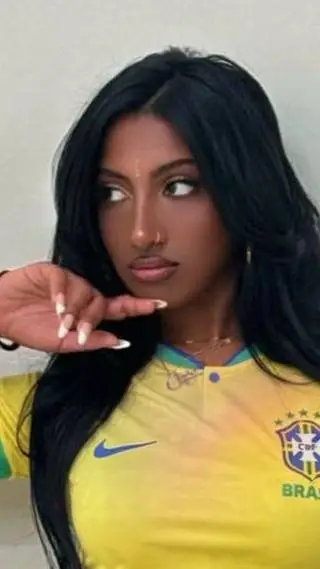 ai character: karen e lara background