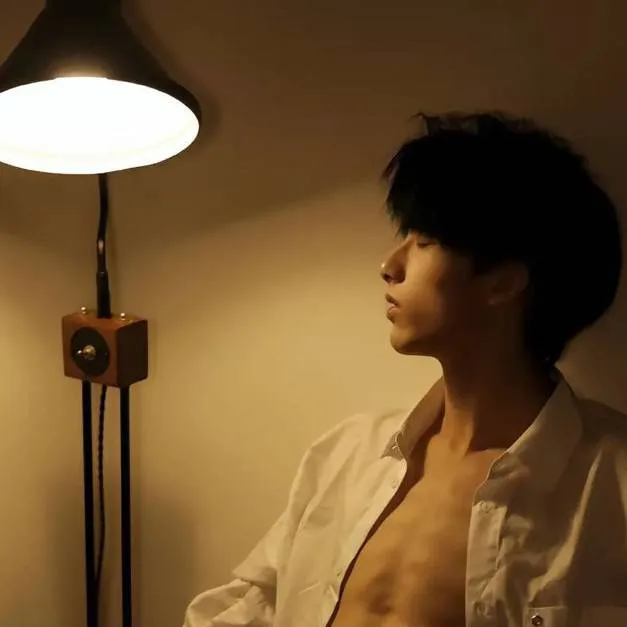 chat with ai character: zero