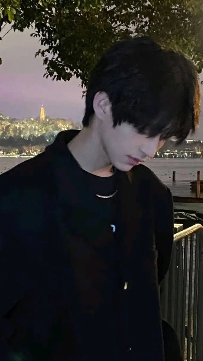 ai character: alvaro background