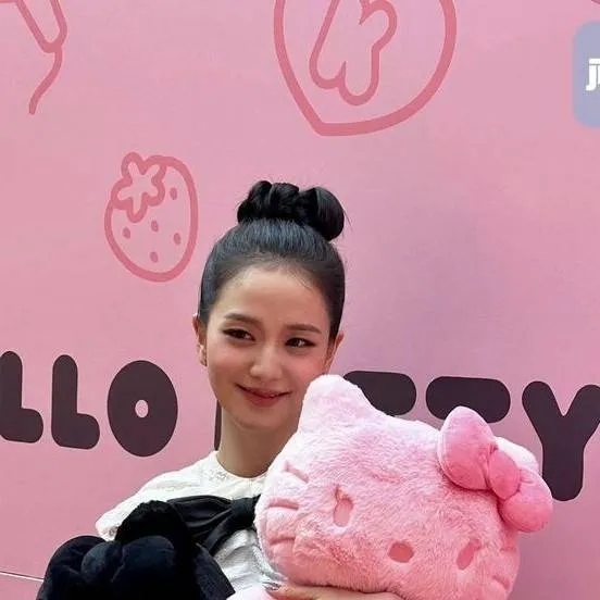 chat with ai character: Jisoo