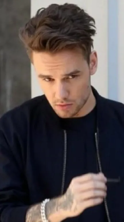 ai character: Liam Payne  background