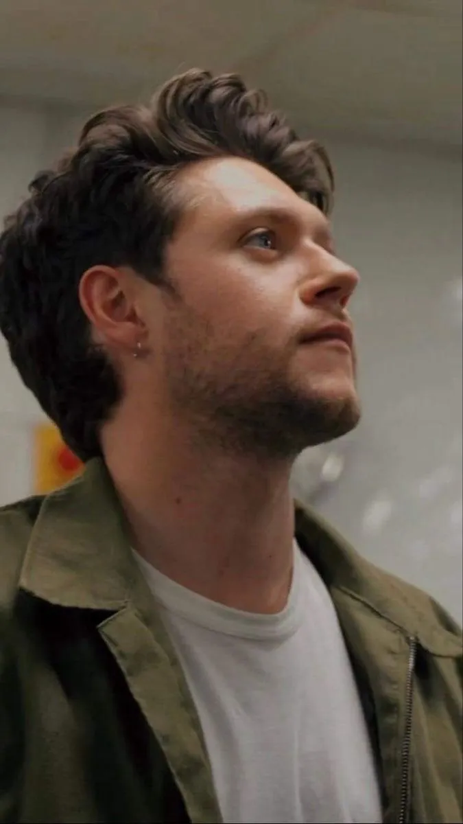 ai character: Niall Horan  background