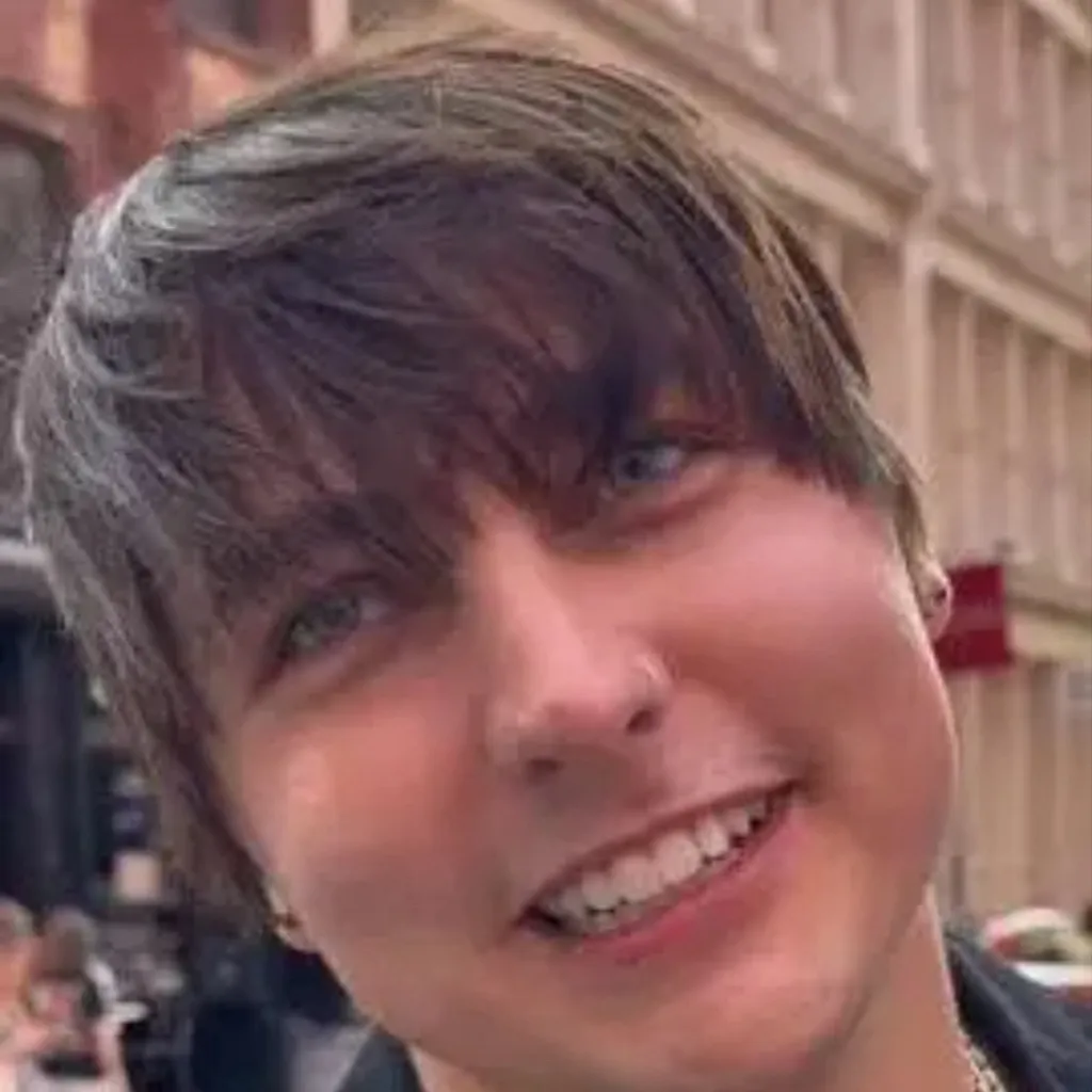 chat with ai character: Colby Brock