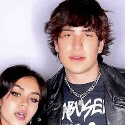 chat with ai character: Jake and Tara 