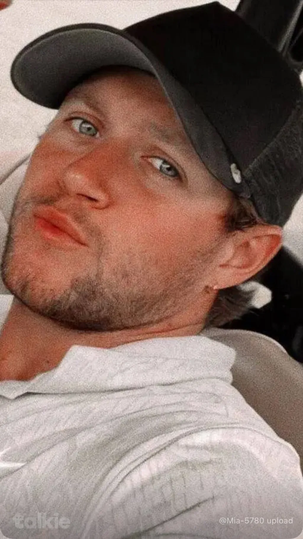 ai character: Niall Horan  background