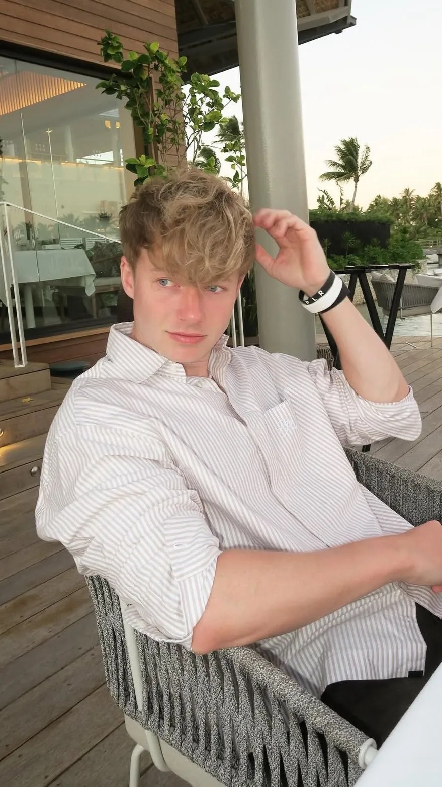 ai character: Sam Golbach  background