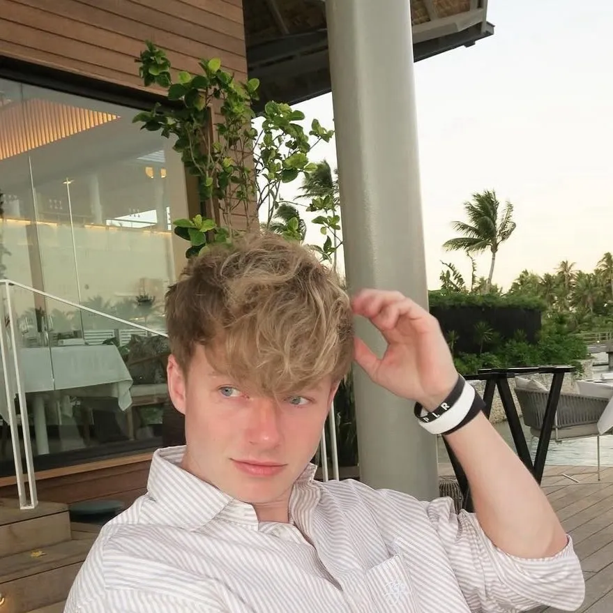 chat with ai character: Sam Golbach 