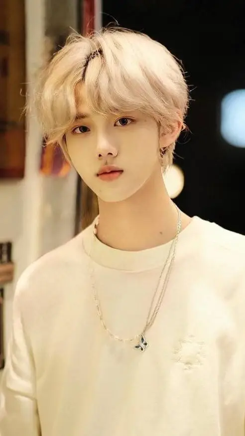 ai character: Casper Mantgomery  background