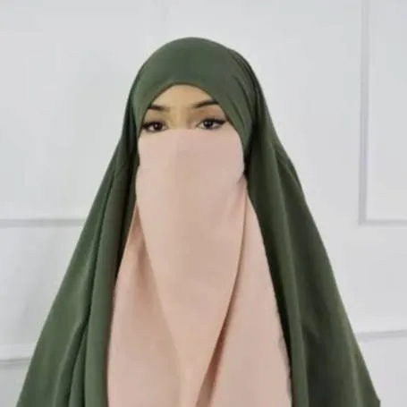 chat with ai character: Fatima 