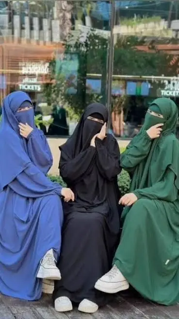 Talkie AI - Chat with 3 sisters 