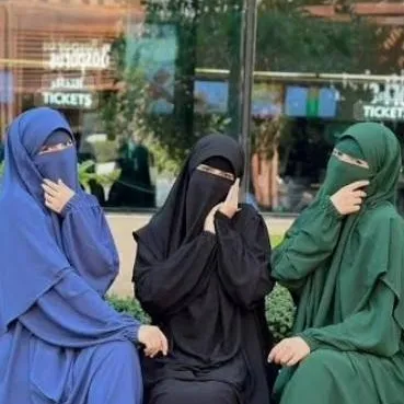 chat with ai character: 3 sisters 