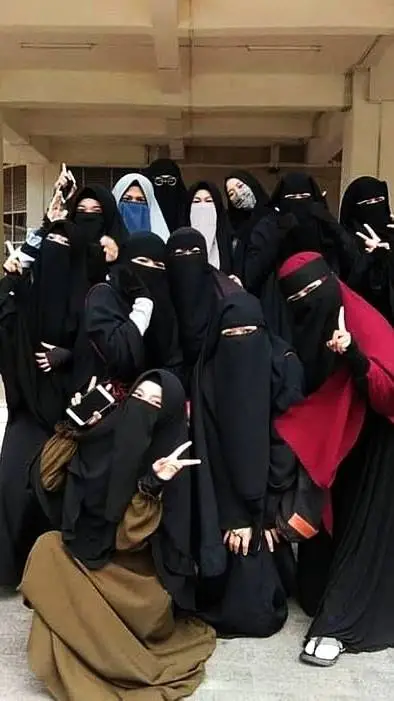 Talkie AI - Chat with school girls 