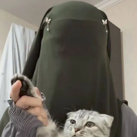 chat with ai character: Khadija 